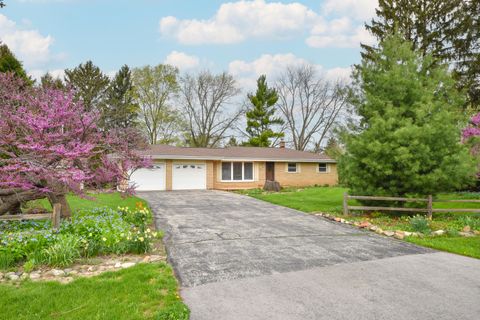 Photo of W226N309 Takoma Dr, Pewaukee, WI 53186 (MLS # 1959736)