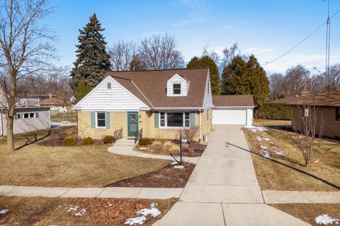 Photo of 2014 Markham St, Manitowoc, WI 54220 (MLS # 1952093)