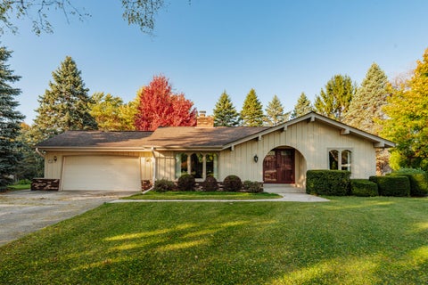 Photo of W170N9957 Oriole Ct, Germantown, WI 53022 (MLS # 1986808)