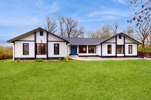 Photo of 401 Host Dr, Lake Geneva, WI 53147 (MLS # 1952769)