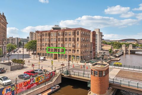 Photo of 108 W Wells St, Milwaukee, WI 53203 (MLS # 1933058)