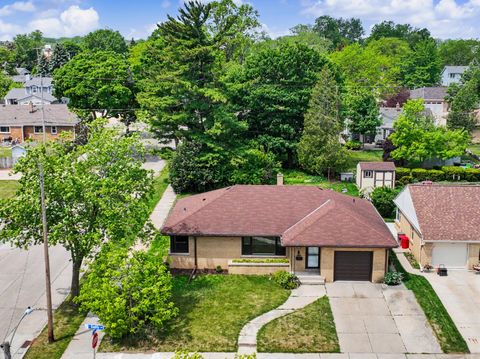 Photo of 5659 S Quality Ave, Cudahy, WI 53110 (MLS # 1966634)