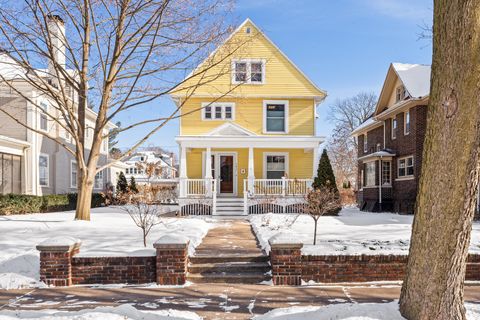 Photo of 141 13th St S, La Crosse, WI 54601 (MLS # 1948749)