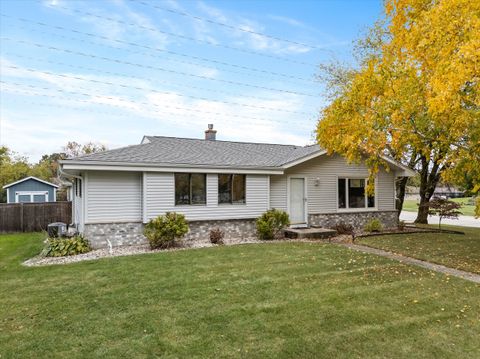 Photo of 600 Deer Pass Rd, Saukville, WI 53080 (MLS # 1939627)