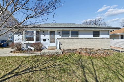 Photo of 3733 S 80th St, Milwaukee, WI 53220 (MLS # 1955682)