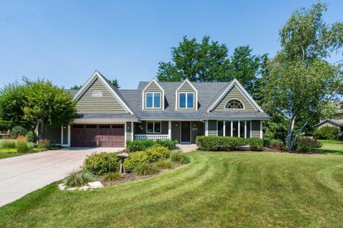 Photo of 875 Foxglove Ct, Brookfield, WI 53045 (MLS # 1928796)