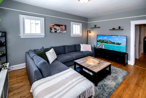 Photo of 1810 N Astor St, Milwaukee, WI 53202 (MLS # 1960129)