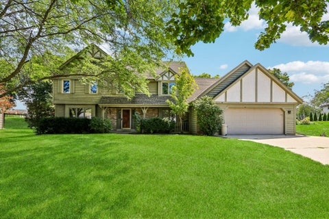 Photo of 7586 Francis Ct E, Franklin, WI 53132 (MLS # 1982647)