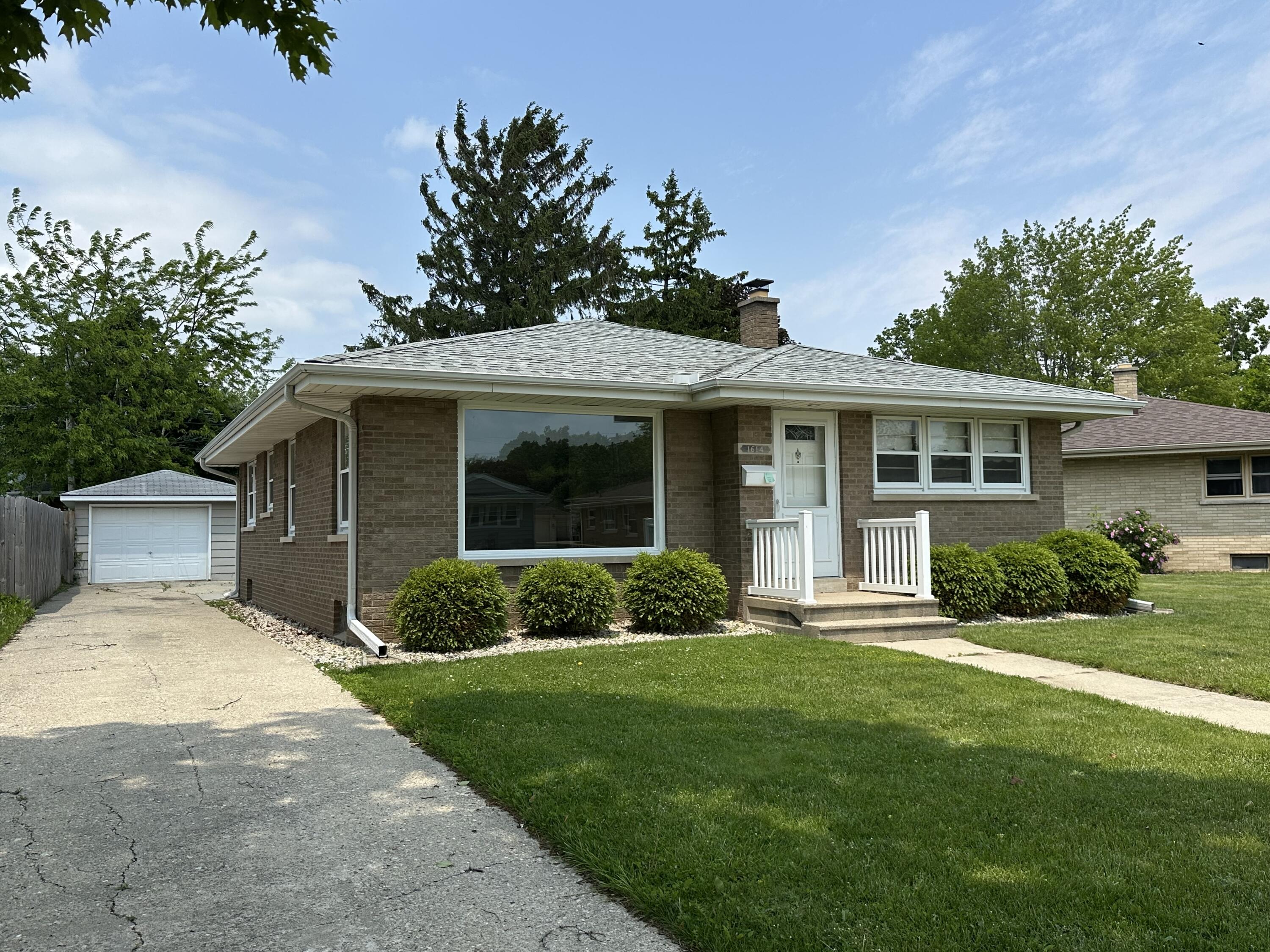 Kenosha, Wisconsin 53140, United States, 3 Bedrooms Bedrooms, ,1 BathroomBathrooms,Residential,Pending,148662