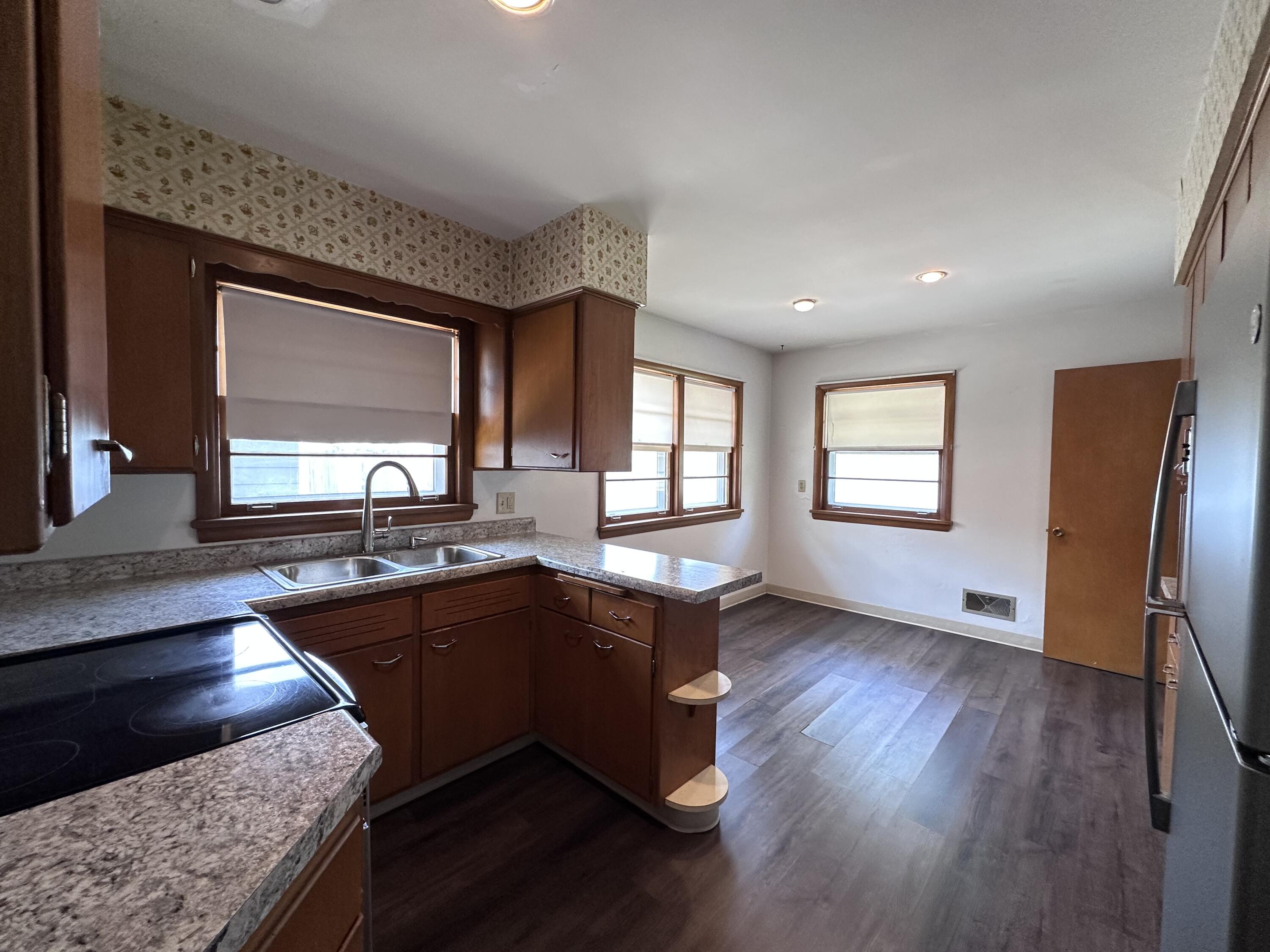 Kenosha, Wisconsin 53140, United States, 3 Bedrooms Bedrooms, ,1 BathroomBathrooms,Residential,Pending,148662