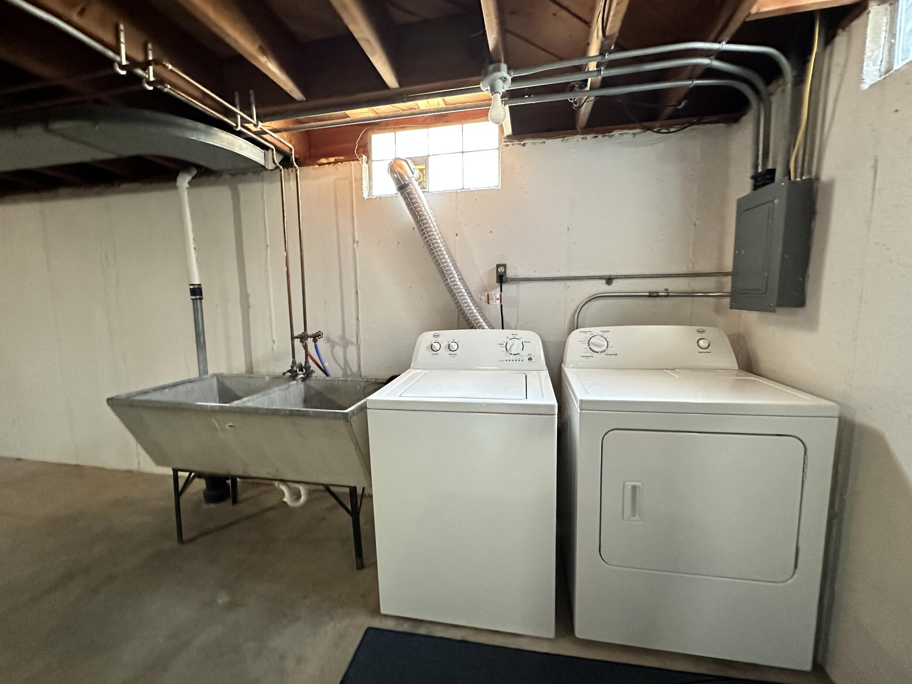 Kenosha, Wisconsin 53140, United States, 3 Bedrooms Bedrooms, ,1 BathroomBathrooms,Residential,Pending,148662