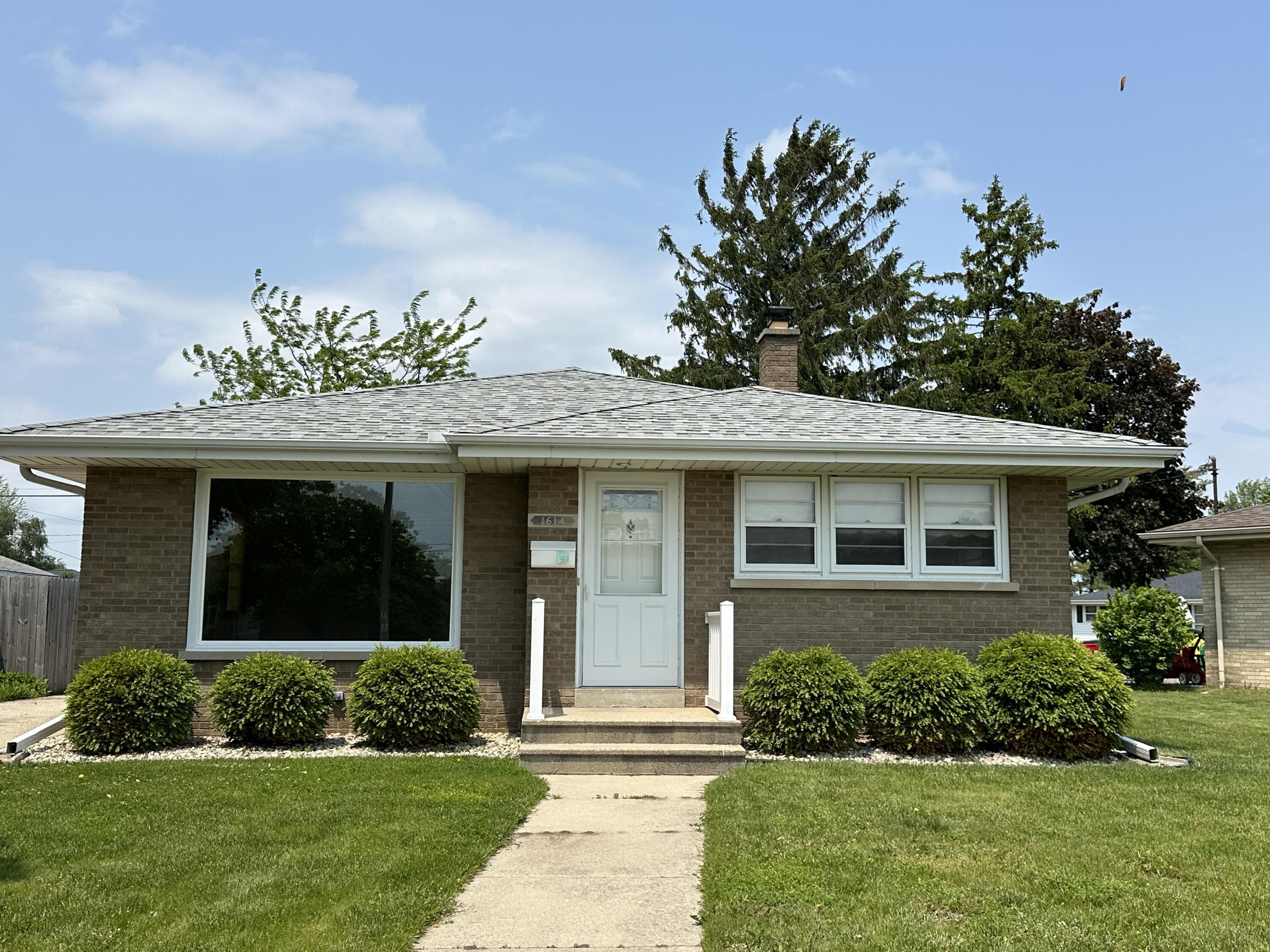 Kenosha, Wisconsin 53140, United States, 3 Bedrooms Bedrooms, ,1 BathroomBathrooms,Residential,Pending,148662