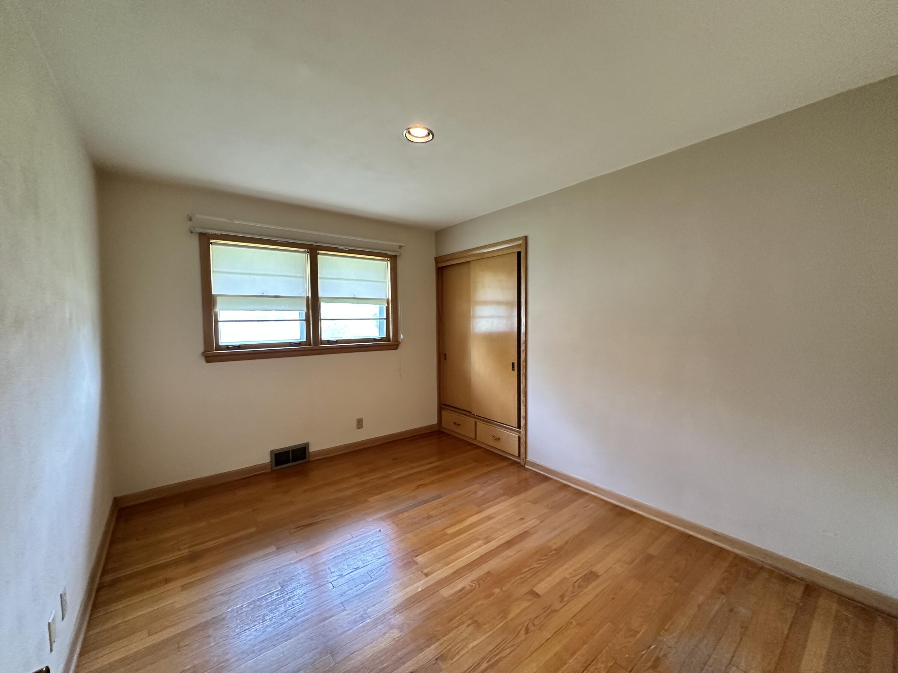 Kenosha, Wisconsin 53140, United States, 3 Bedrooms Bedrooms, ,1 BathroomBathrooms,Residential,Pending,148662