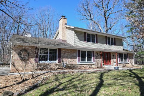 Photo of W331S4025 Connemara Dr, Genesee, WI 53118 (MLS # 1955214)