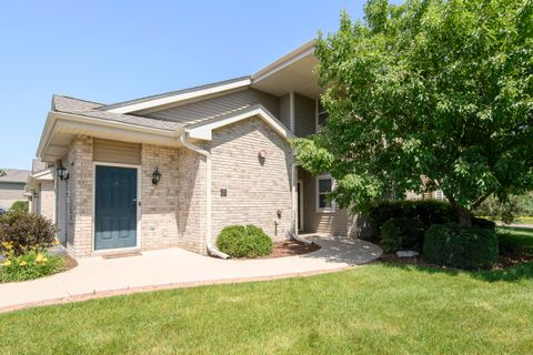 Photo of 18520 Emerald Cir, Brookfield, WI 53045 (MLS # 1923491)