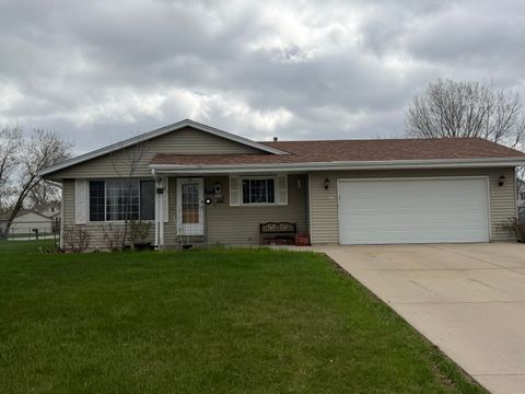 Photo of 6006 S 31 St, Greenfield, WI 53221 (MLS # 1958613)