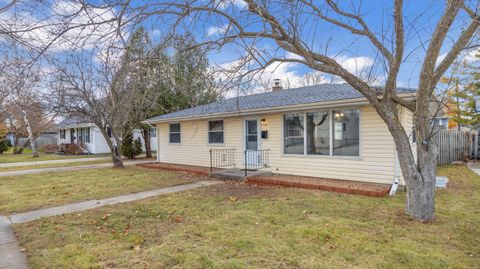 Photo of 1702 N 26th St, Sheboygan, WI 53081 (MLS # 1944323)