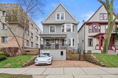 Photo of 2580 N Frederick Ave, Milwaukee, WI 53211 (MLS # 1915244)