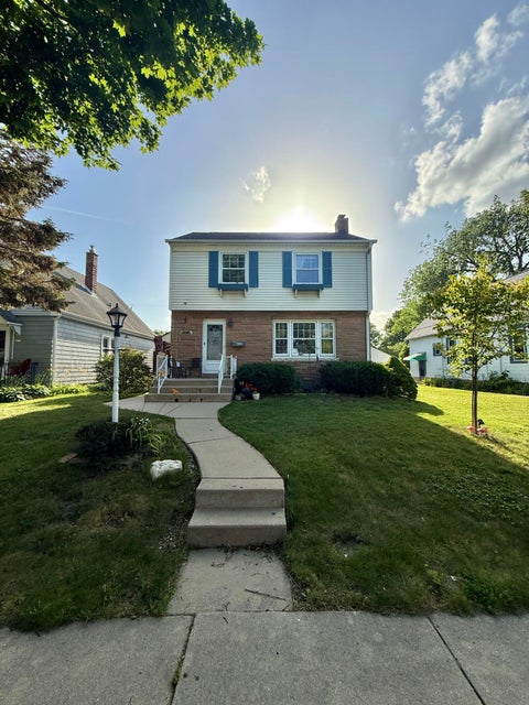 Photo of 4009 S 5th St, Milwaukee, WI 53207 (MLS # 1969937)