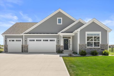 Photo of 8929 Creekside Cir, Pleasant Prairie, WI 53158 (MLS # 1962743)