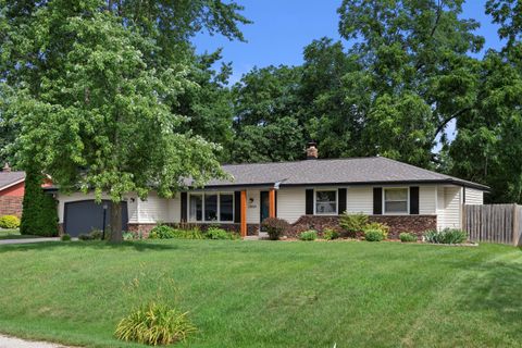 Photo of 13810 W Crawford Dr, New Berlin, WI 53151 (MLS # 1928241)