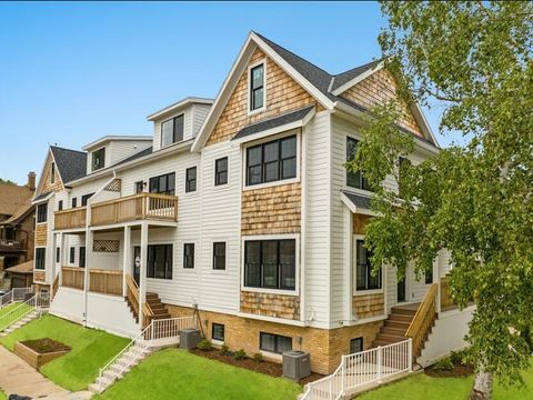 Photo of 2606 E Park Pl, Milwaukee, WI 53211 (MLS # 1958104)