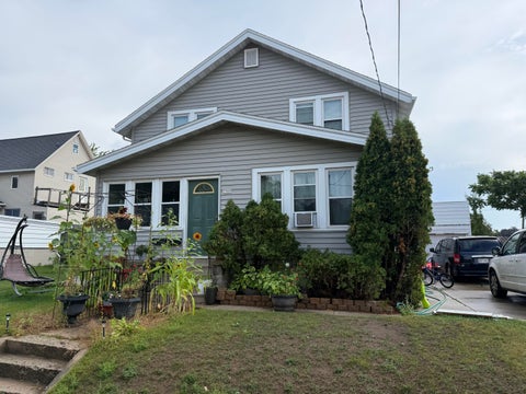 Photo of 1509 S 16th St, Manitowoc, WI 54220 (MLS # 1979329)