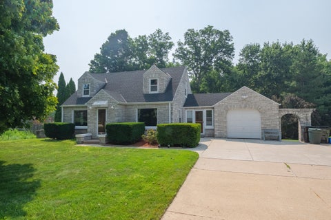 Photo of 4075 S 124th St, New Berlin, WI 53228 (MLS # 1929287)