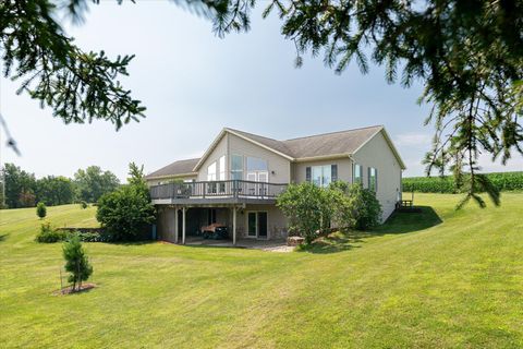 Photo of S5737 Ellefson Rd, Franklin, WI 54665 (MLS # 1926989)