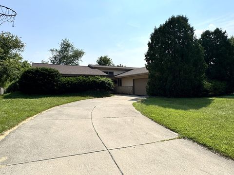 Photo of 7823 W Coventry Dr, Franklin, WI 53132 (MLS # 1930032)