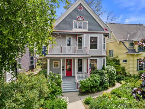 Photo of 2712 N Maryland Ave, Milwaukee, WI 53211 (MLS # 1971316)