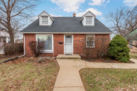 Photo of 7561 W Beloit Rd, West Allis, WI 53219 (MLS # 1946922)