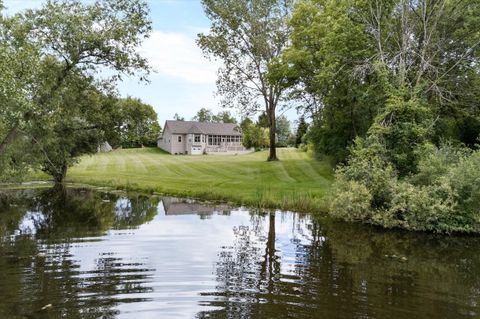 2075 Parkwood Ct, Grafton, WI 53024 - #: 1932695