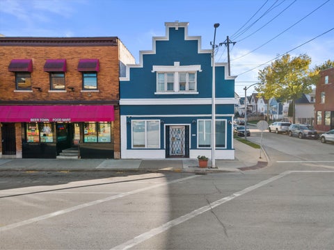 Photo of 1033 W Lincoln Ave, Milwaukee, WI 53215 (MLS # 1983817)