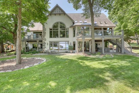 W278N2920 Oak St Pewaukee WI 53072
