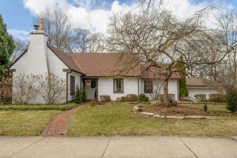 Photo of 122 S Grand Ave, Waukesha, WI 53186 (MLS # 1957265)