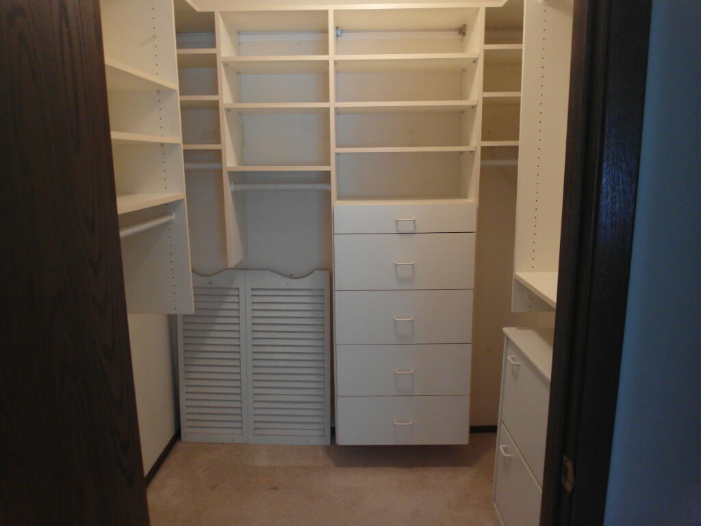 Milwaukee, Wisconsin 53220, United States, 2 Bedrooms Bedrooms, ,1 BathroomBathrooms,Residential,Active,169588