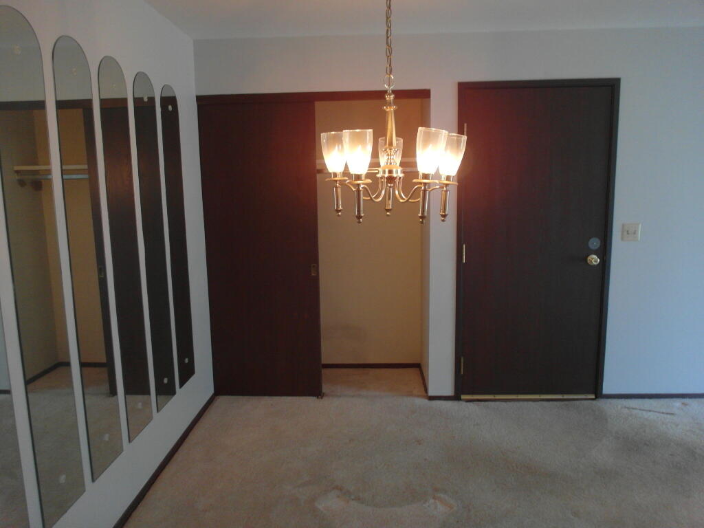 Milwaukee, Wisconsin 53220, United States, 2 Bedrooms Bedrooms, ,1 BathroomBathrooms,Residential,Active,169588