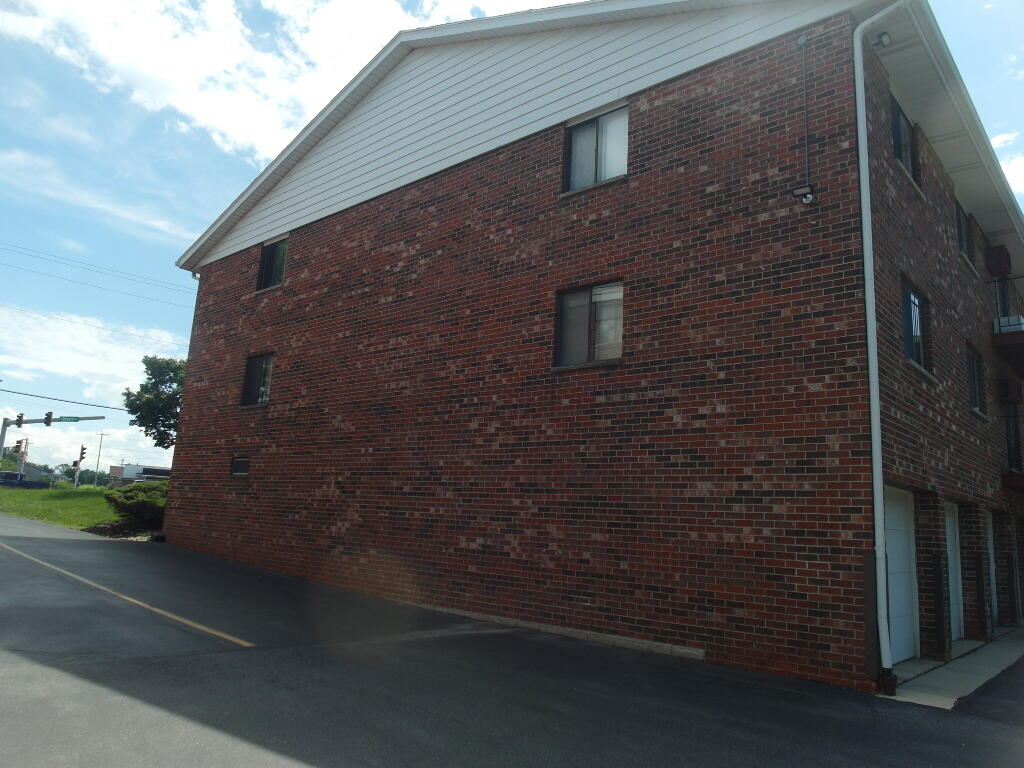 Milwaukee, Wisconsin 53220, United States, 2 Bedrooms Bedrooms, ,1 BathroomBathrooms,Residential,Active,169588