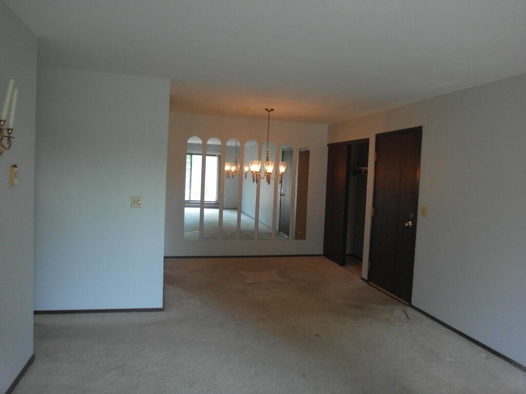 Milwaukee, Wisconsin 53220, United States, 2 Bedrooms Bedrooms, ,1 BathroomBathrooms,Residential,Active,169588