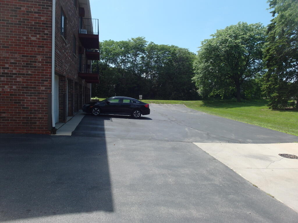 Milwaukee, Wisconsin 53220, United States, 2 Bedrooms Bedrooms, ,1 BathroomBathrooms,Residential,Active,169588