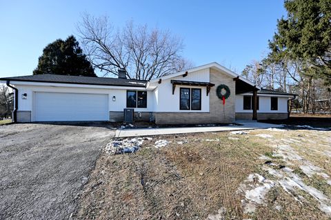 Photo of 2115 Genesee St, Delafield, WI 53018 (MLS # 1945602)