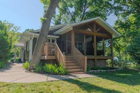 Photo of 2712 Nagawicka Ave, Delafield, WI 53018 (MLS # 1971802)