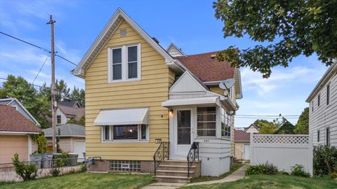 Photo of 420 E Wilson St, Milwaukee, WI 53207 (MLS # 1938374) Photo of 420 E Wilson St, Milwaukee, WI 53207 (MLS # 1938374)