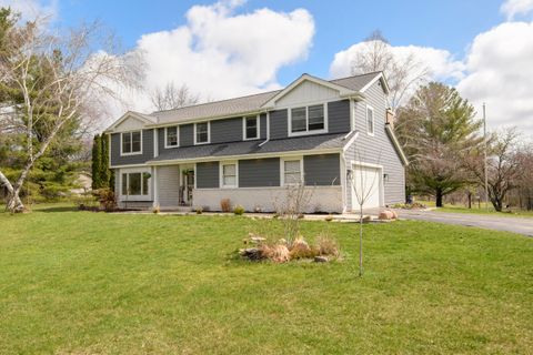 Photo of W301S3618 Snowdon Dr, Genesee, WI 53189 (MLS # 1957260)