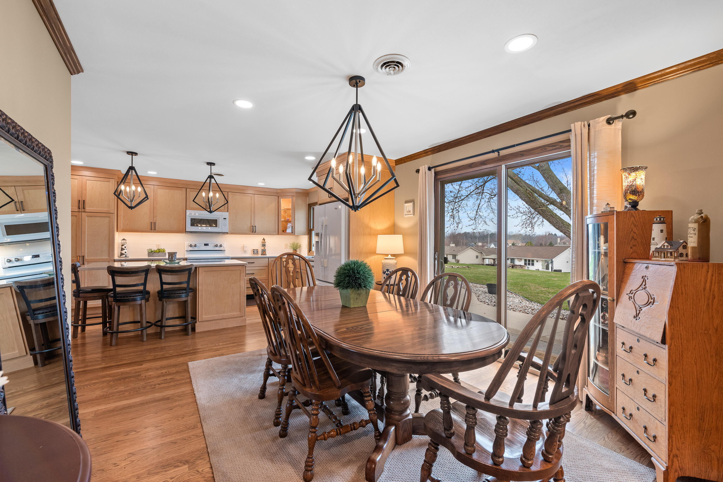 Fredonia, Wisconsin 53021, United States, 4 Bedrooms Bedrooms, ,3 BathroomsBathrooms,Residential,Pending,112652