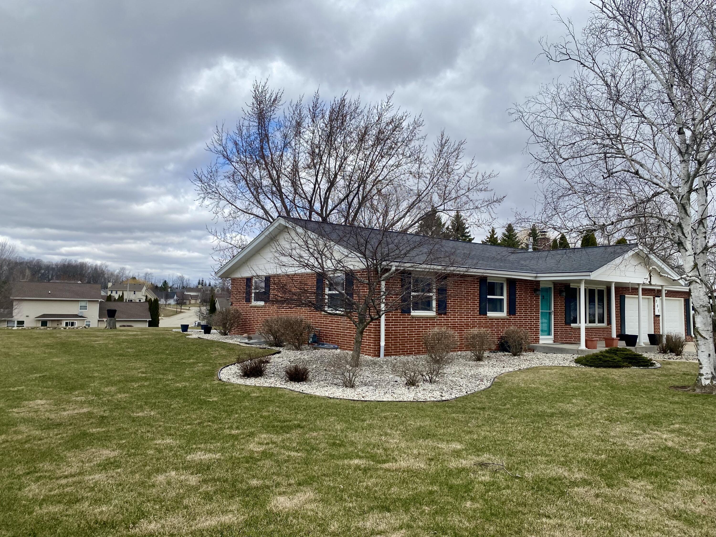 Fredonia, Wisconsin 53021, United States, 4 Bedrooms Bedrooms, ,3 BathroomsBathrooms,Residential,Pending,112652