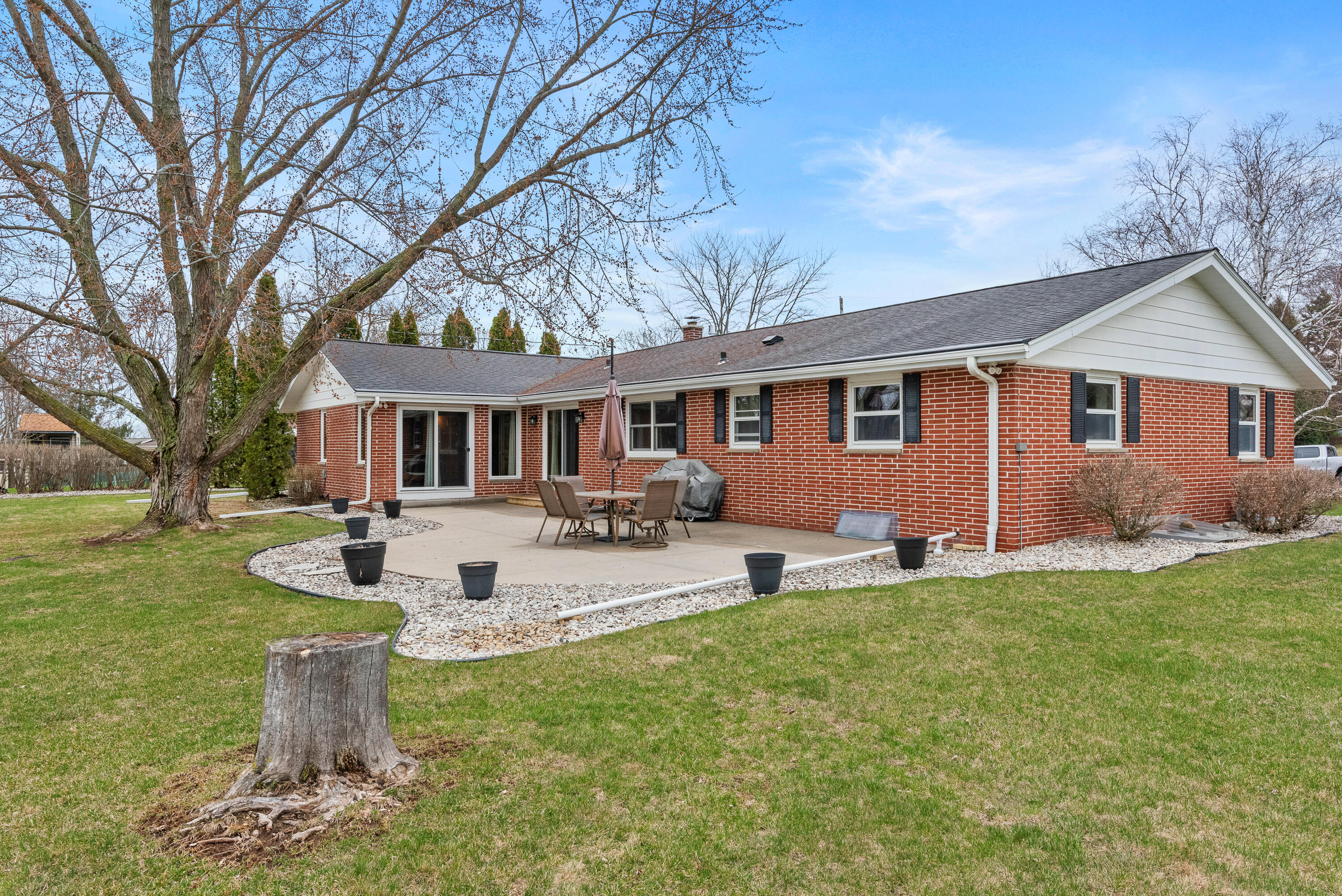 Fredonia, Wisconsin 53021, United States, 4 Bedrooms Bedrooms, ,3 BathroomsBathrooms,Residential,Pending,112652