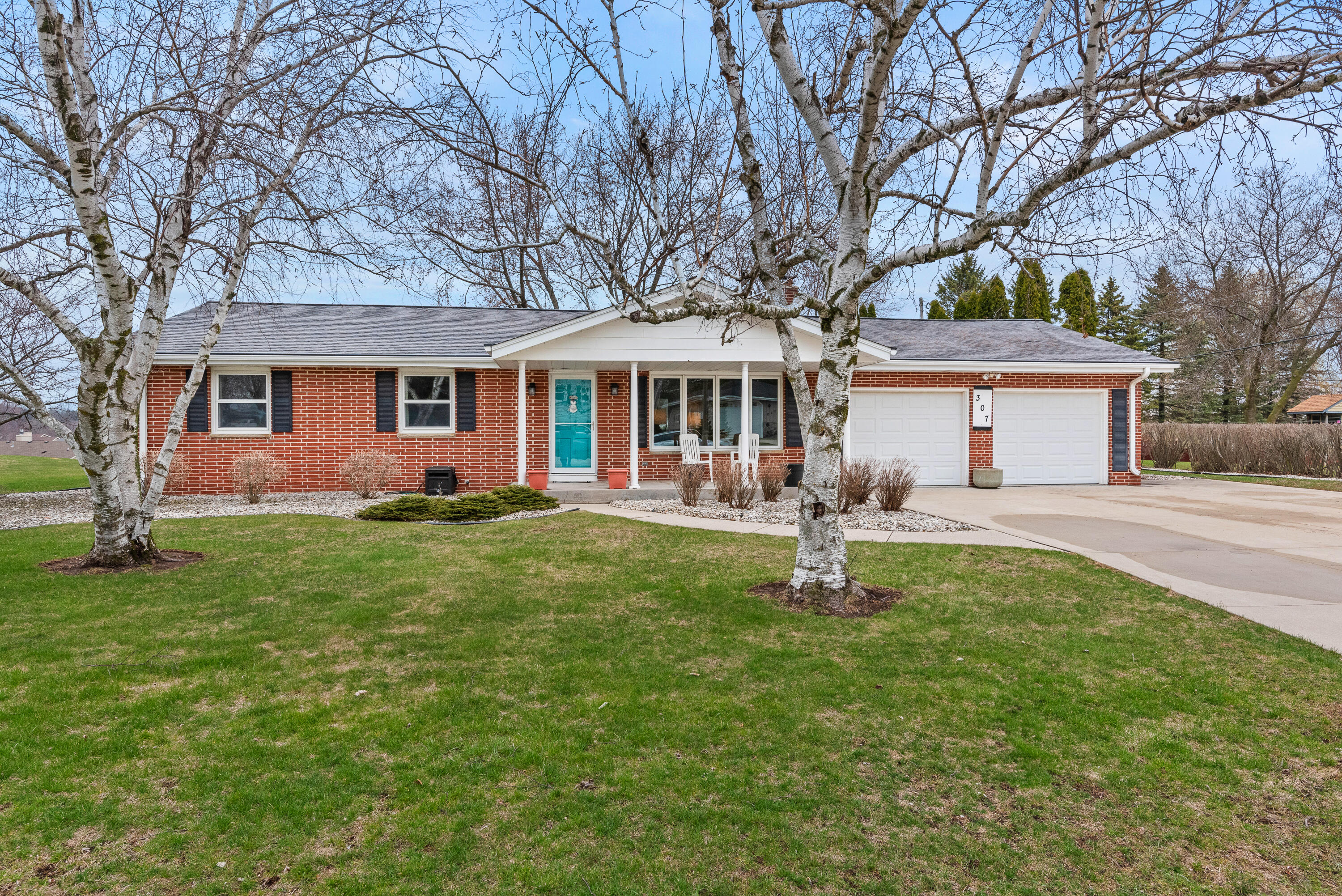 Fredonia, Wisconsin 53021, United States, 4 Bedrooms Bedrooms, ,3 BathroomsBathrooms,Residential,Pending,112652