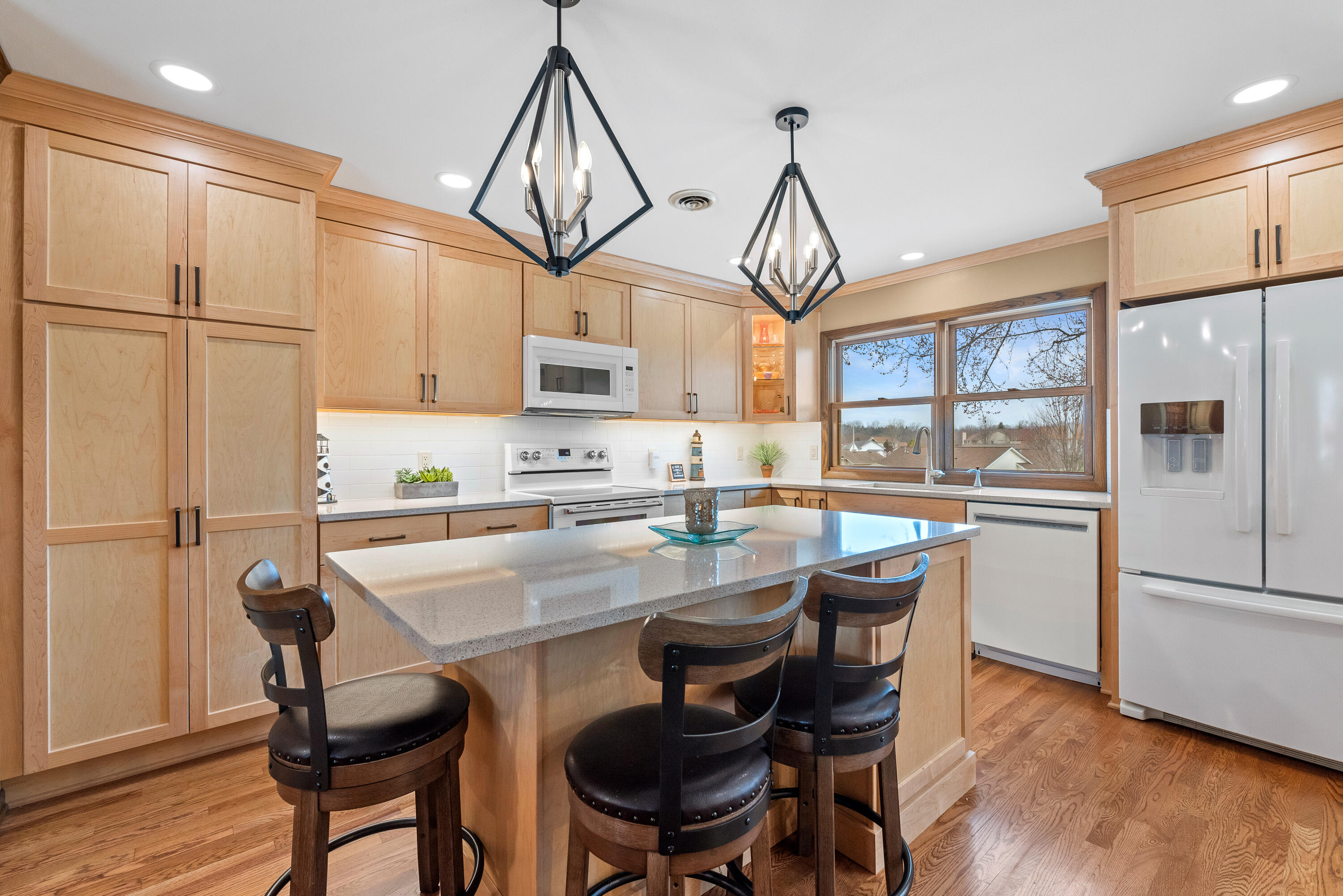 Fredonia, Wisconsin 53021, United States, 4 Bedrooms Bedrooms, ,3 BathroomsBathrooms,Residential,Pending,112652